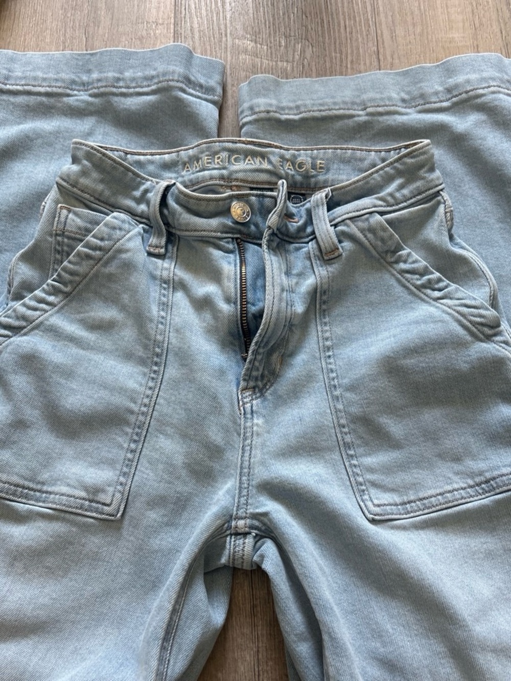 American Eagle Outfitters Light Blue High-Rise Wide Leg Jeans - Picture 3 of 6